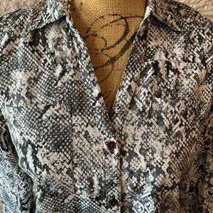 Adorable & classy Sm. Motherhood Maternity gray black white animal print blouse